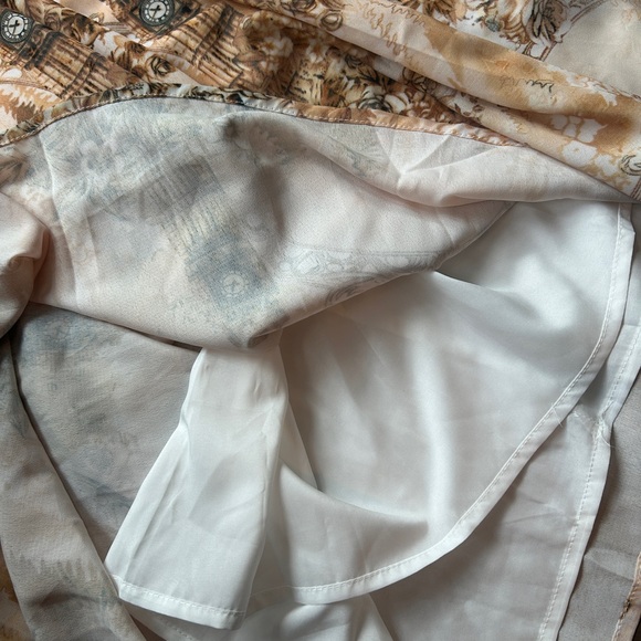 Romantic Boho Maxi Dress with Long Sleeves and Victorian Print - Picture 8 of 11